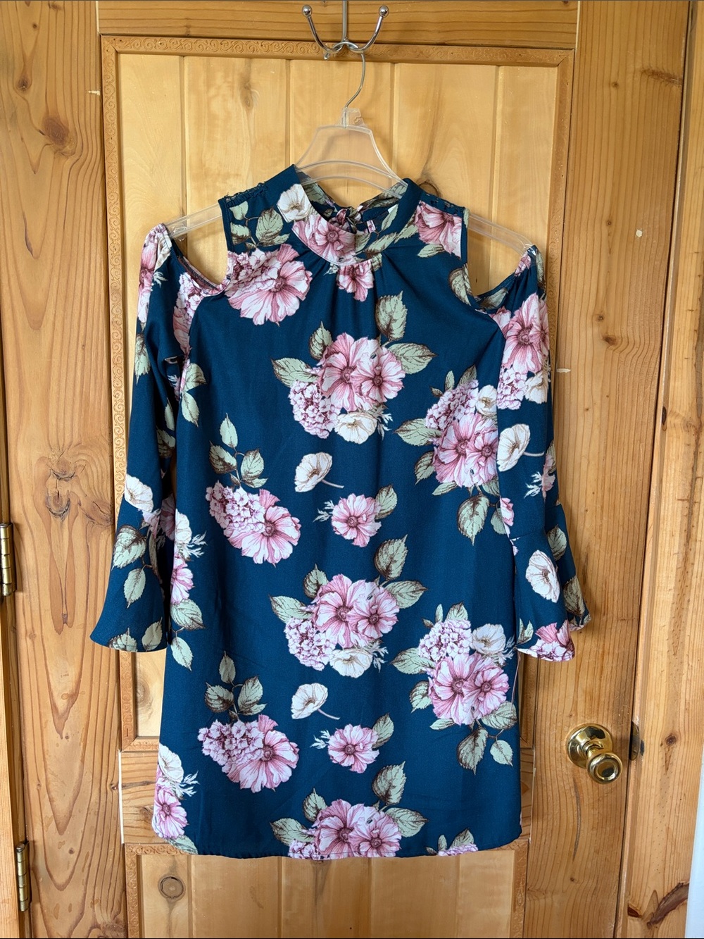 🌵5 for $20🌵Xhilaration Teal Cold-Shoulder Floral Shift Dress with Pink Blooms